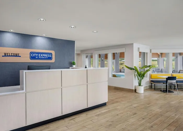 Baymont By Wyndham Freeport Hotel