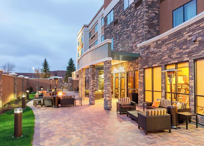 Courtyard By Marriott Bismarck North Hotel