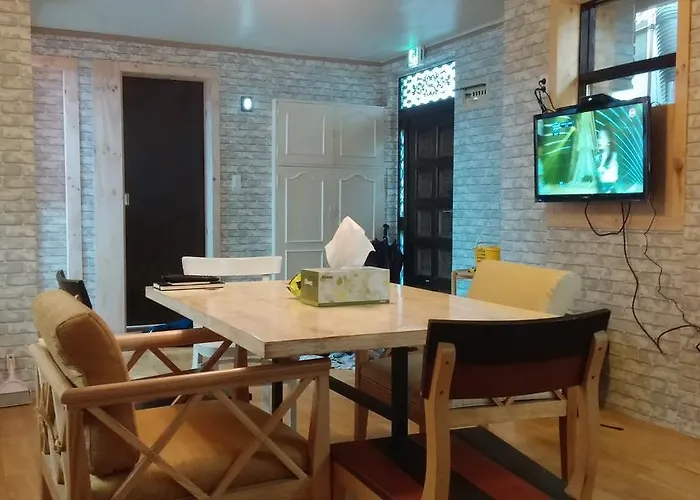 Social House
