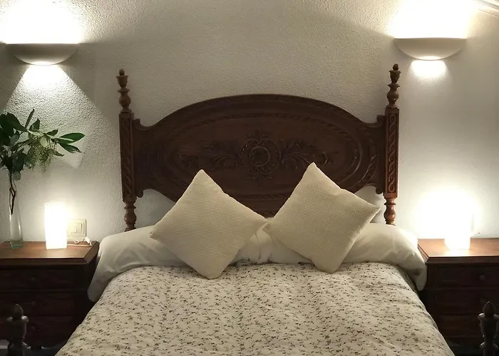 Hostal Las Cavenes Del Cabaco