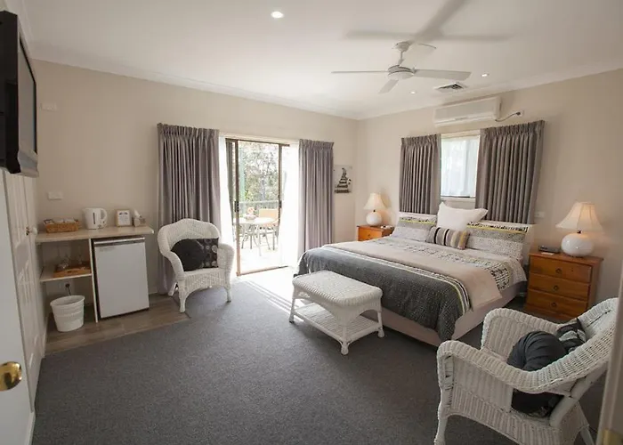 Batemans Bay Manor - Bed And Breakfast