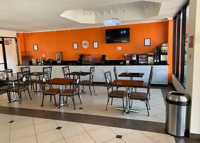 Howard Johnson By Wyndham Reseda Hotel & Suites