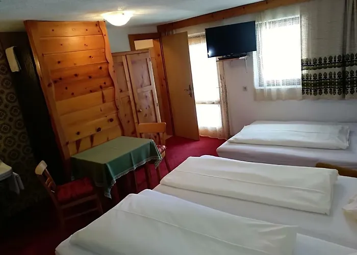 Hotel Garni Alpenrose Ischgl