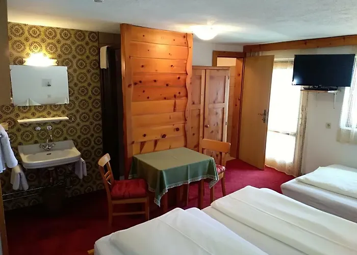 Hotel Garni Alpenrose Ischgl